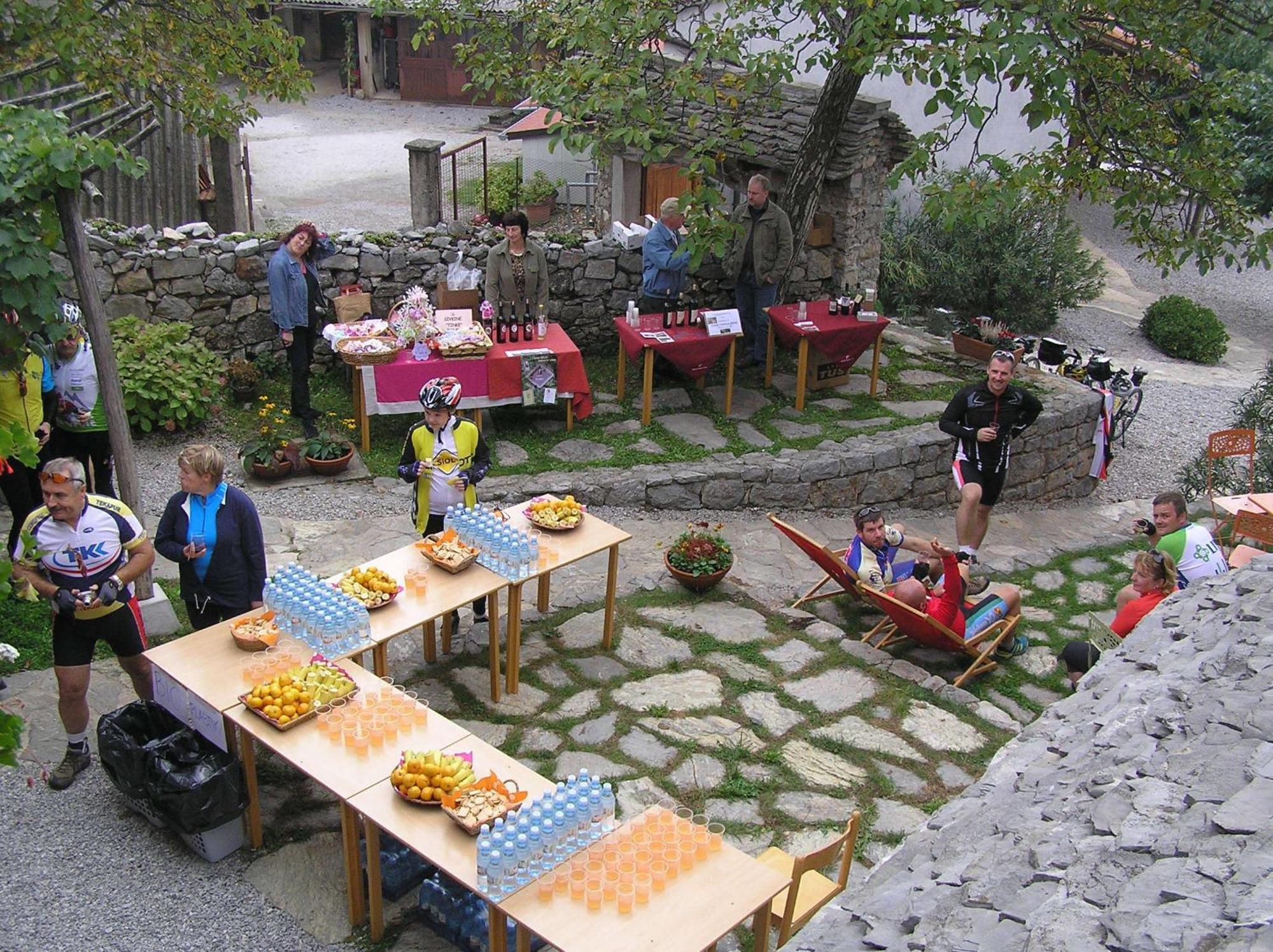 Pliskovica Youth Hostel ภายนอก รูปภาพ